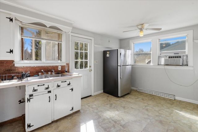13 Horton St, Taunton, MA 02780