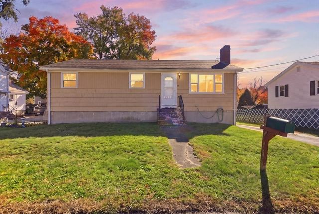 13 Horton St, Taunton, MA 02780