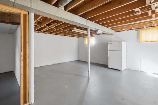 13 Horton St, Taunton, MA 02780