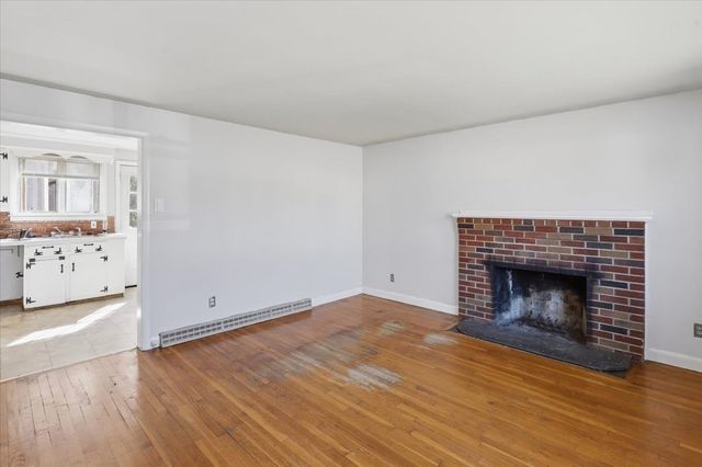 13 Horton St, Taunton, MA 02780