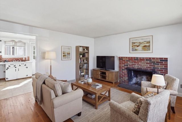 13 Horton St, Taunton, MA 02780