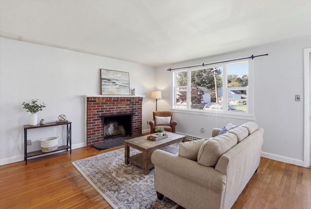 13 Horton St, Taunton, MA 02780