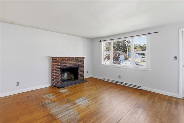 13 Horton St, Taunton, MA 02780