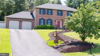 1042 COUNTRY CLUB RD, Camp Hill, PA 17011