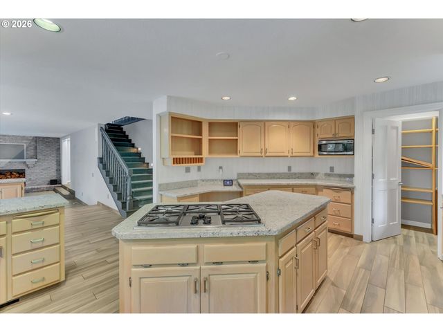 14240 Nw HARVEST Ln, Portland, OR 97229