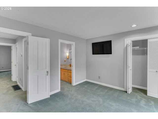 14240 Nw HARVEST Ln, Portland, OR 97229