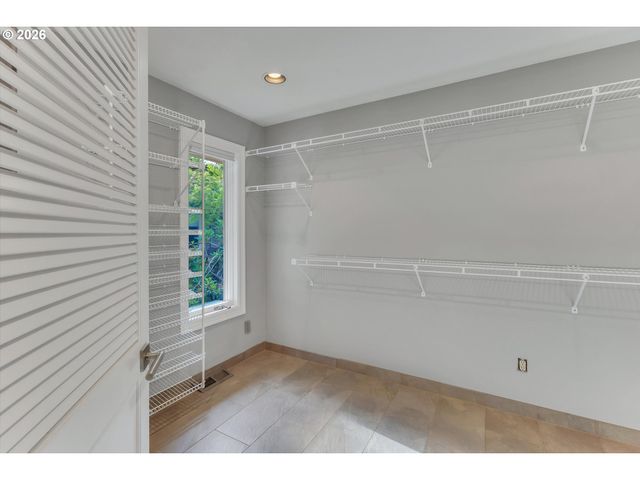 14240 Nw HARVEST Ln, Portland, OR 97229
