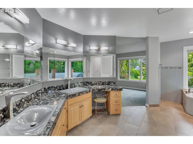 14240 Nw HARVEST Ln, Portland, OR 97229