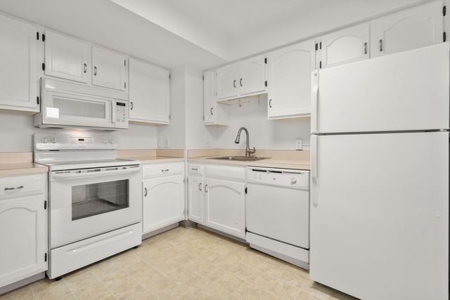 250 Hammond Pond Parkway 1208N, Newton, MA 02467