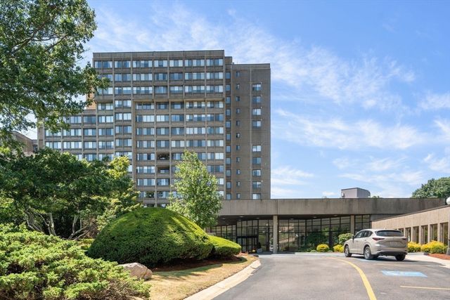 250 Hammond Pond Parkway 1208N, Newton, MA 02467