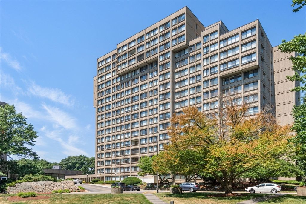250 Hammond Pond Parkway 1208N, Newton, MA 02467