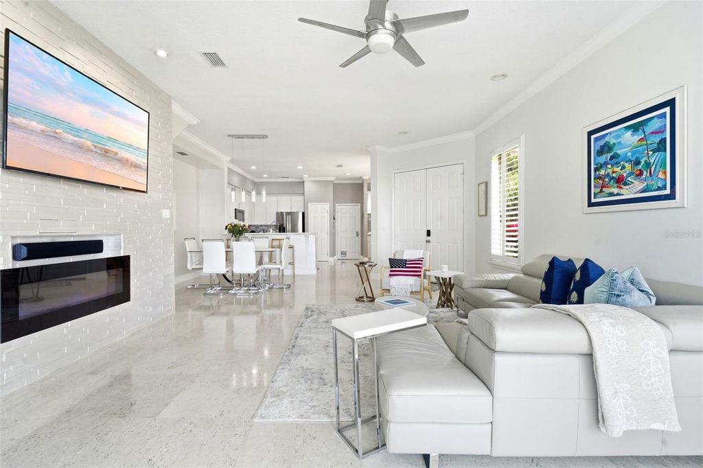 Image 9 of property listing at 8737 THE ESPLANADE 64, Orlando, FL 32836