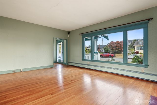 1010 Rucker Avenue, Everett, WA 98201