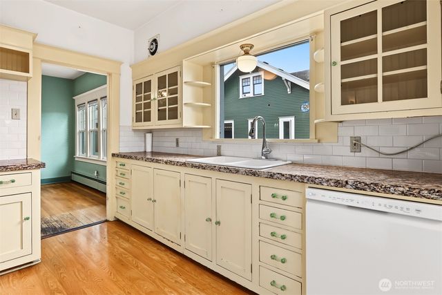 1010 Rucker Avenue, Everett, WA 98201
