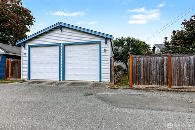 1010 Rucker Avenue, Everett, WA 98201