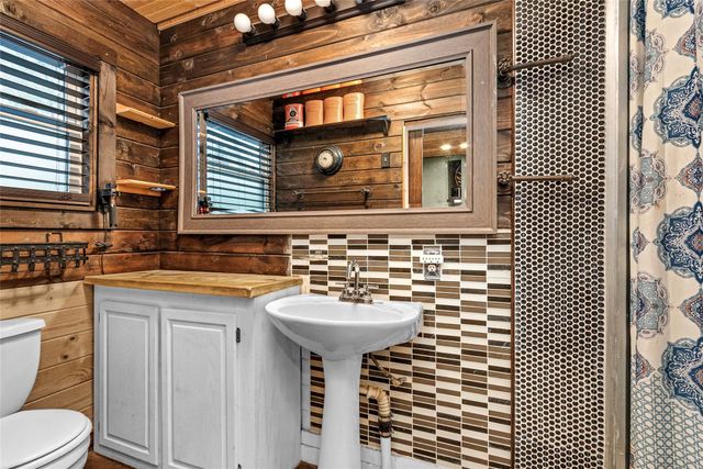 7261 Forest Hills Drive, Montgomery, TX 77316