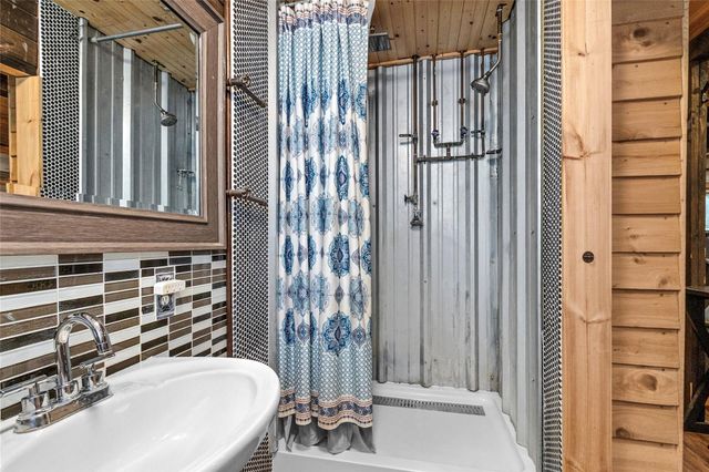 7261 Forest Hills Drive, Montgomery, TX 77316