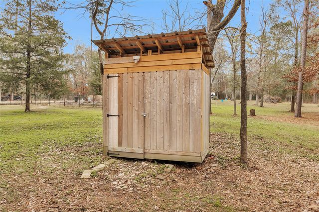 7261 Forest Hills Drive, Montgomery, TX 77316