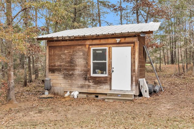 7261 Forest Hills Drive, Montgomery, TX 77316