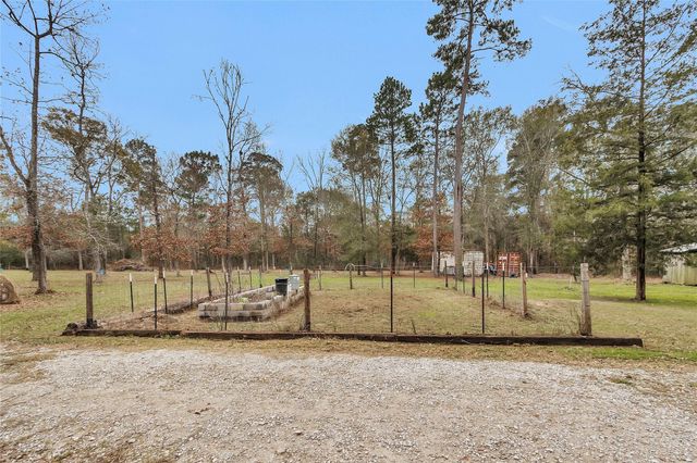 7261 Forest Hills Drive, Montgomery, TX 77316