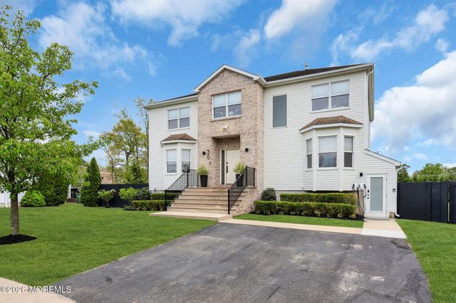 30 Independence Court, Lakewood, NJ 08701