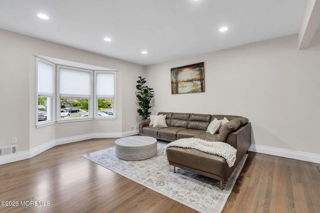 30 Independence Court, Lakewood, NJ 08701