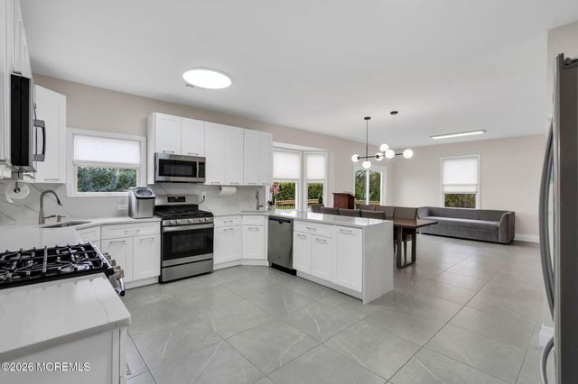 30 Independence Court, Lakewood, NJ 08701