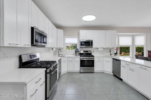 30 Independence Court, Lakewood, NJ 08701