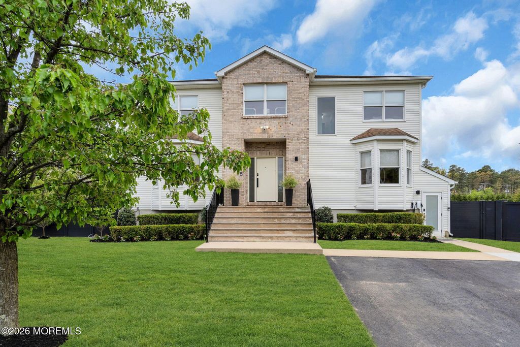 30 Independence Court, Lakewood, NJ 08701