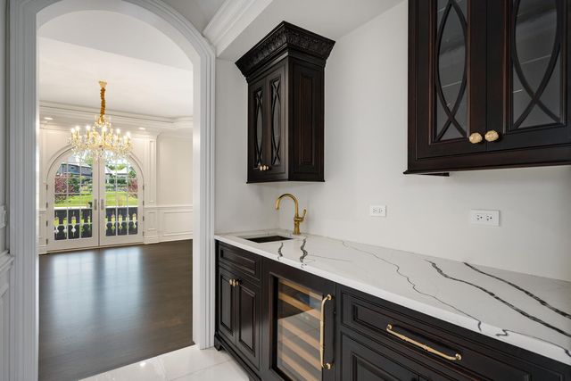 6413 S County Line Road, Burr Ridge, IL 60527