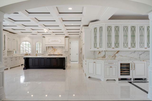 6413 S County Line Road, Burr Ridge, IL 60527