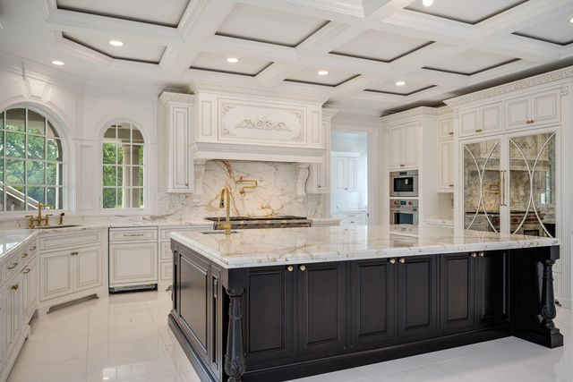 6413 S County Line Road, Burr Ridge, IL 60527