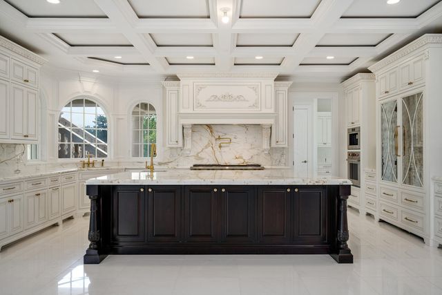 6413 S County Line Road, Burr Ridge, IL 60527