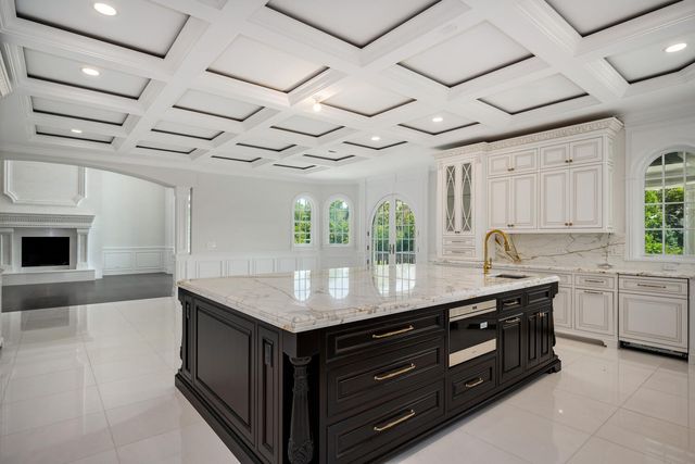 6413 S County Line Road, Burr Ridge, IL 60527