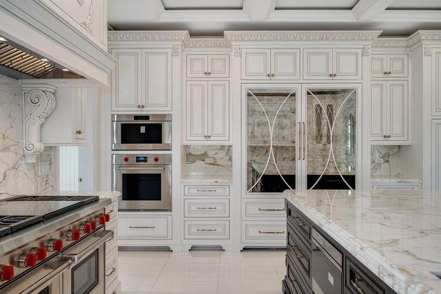 6413 S County Line Road, Burr Ridge, IL 60527