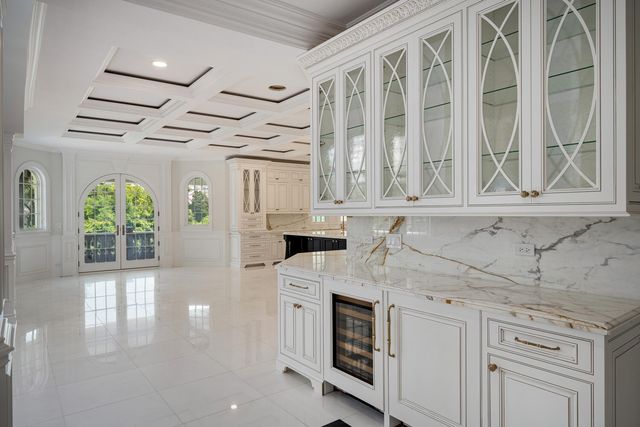 6413 S County Line Road, Burr Ridge, IL 60527