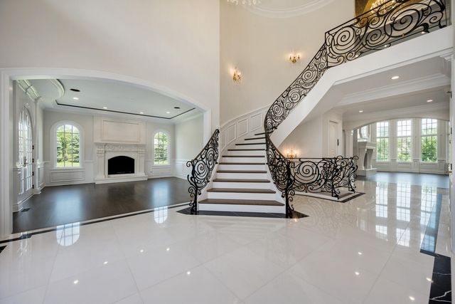 6413 S County Line Road, Burr Ridge, IL 60527