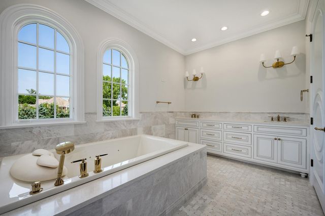 6413 S County Line Road, Burr Ridge, IL 60527