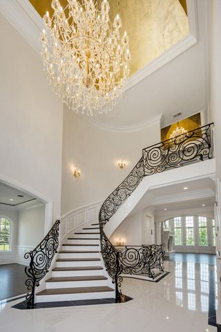 6413 S County Line Road, Burr Ridge, IL 60527