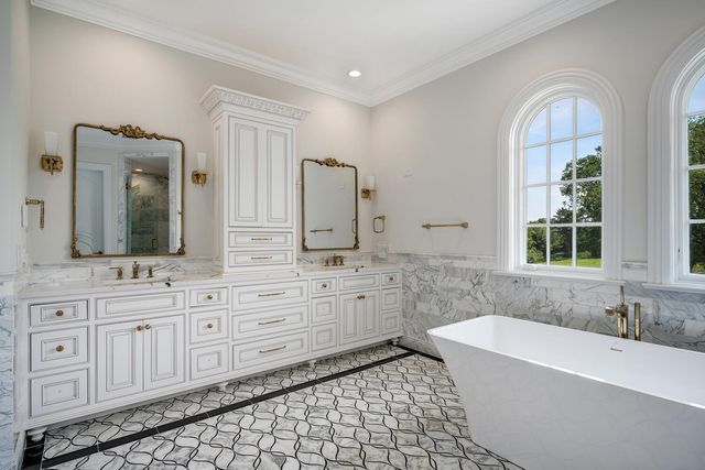 6413 S County Line Road, Burr Ridge, IL 60527