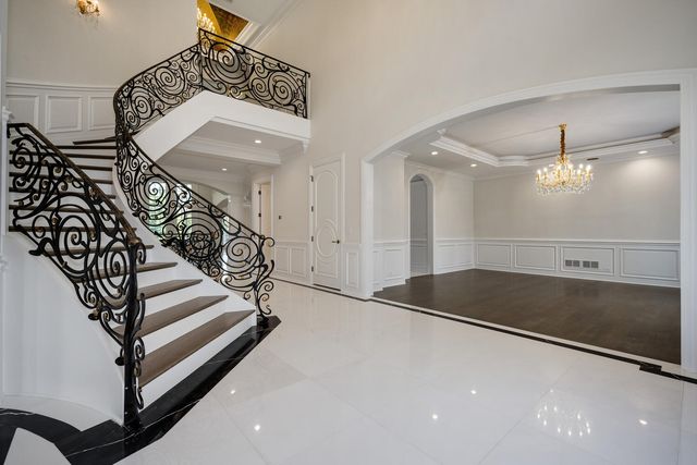 6413 S County Line Road, Burr Ridge, IL 60527