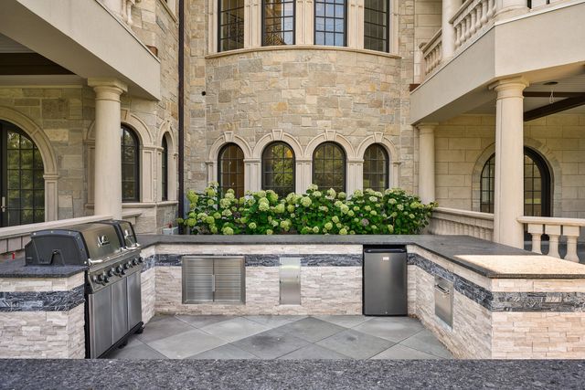 6413 S County Line Road, Burr Ridge, IL 60527