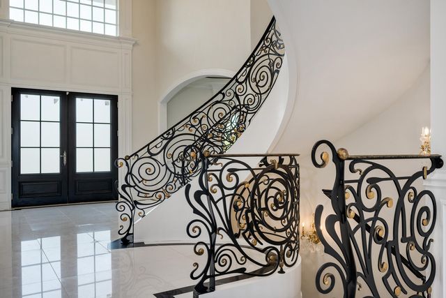 6413 S County Line Road, Burr Ridge, IL 60527