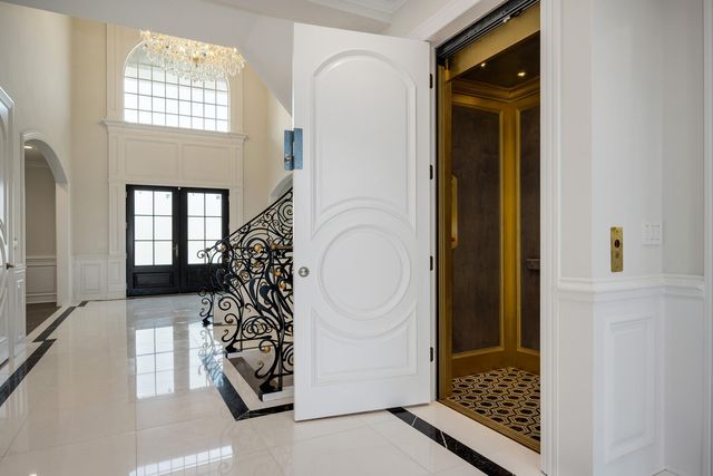 6413 S County Line Road, Burr Ridge, IL 60527