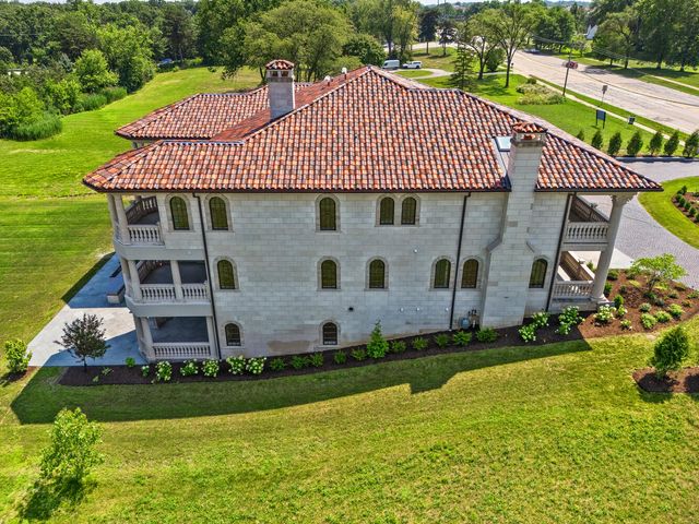 6413 S County Line Road, Burr Ridge, IL 60527