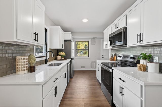 563 Doris Avenue, Shoreview, MN 55126