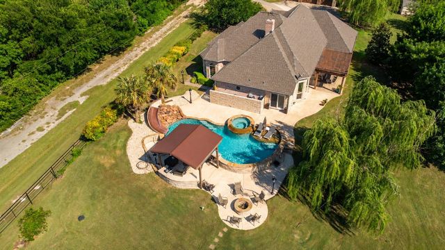194 Old Howard Road, Waxahachie, TX 75165