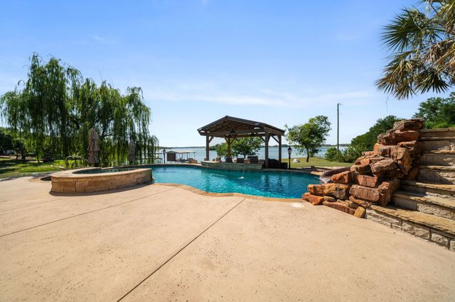 194 Old Howard Road, Waxahachie, TX 75165