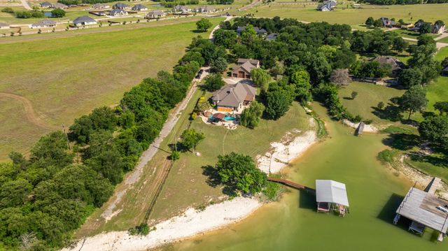 194 Old Howard Road, Waxahachie, TX 75165