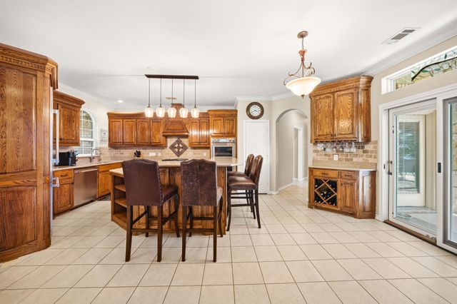 194 Old Howard Road, Waxahachie, TX 75165
